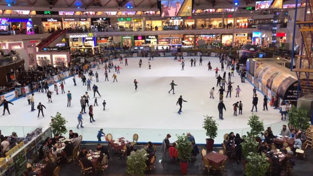 מועדים לשמחה! 🌸
קניון אייסמול אילת מאחל חג שמח לתושבי אילת, אורחיה ולכל עם ישראל!
מחכים לכם לחוויית בילוי מושלמת עם מגוון חנויות, מסעדות, בתי קפה ואטרקציות לכל הגילאים! 🥰

זה הזמן להגיע, להתחדש, להתרענן וליהנות מכל מה שיש לנו 
להציע - במקום אחד! 🏢

כי כשחושבים שופינג ובילוי, 
חושבים קניון אייסמול - היחיד מסוגו בארץ! 🤩

#אייסמול #אילת #שופינג #קניון