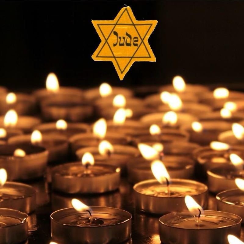 ערב יום הזיכרון לשואה ולגבורה, אנו מרכינים ראש,
וזוכרים בלב כבד את ששת מיליון היהודים שנספו בשואה.🕯
🕰 היום (יום ב׳ 13.04) הקניון יסגור את שעריו ב-19:00.
מחר (יום ג׳ 14.04) הקניון יהיה פתוח משעה 09:30 עד 23:00.