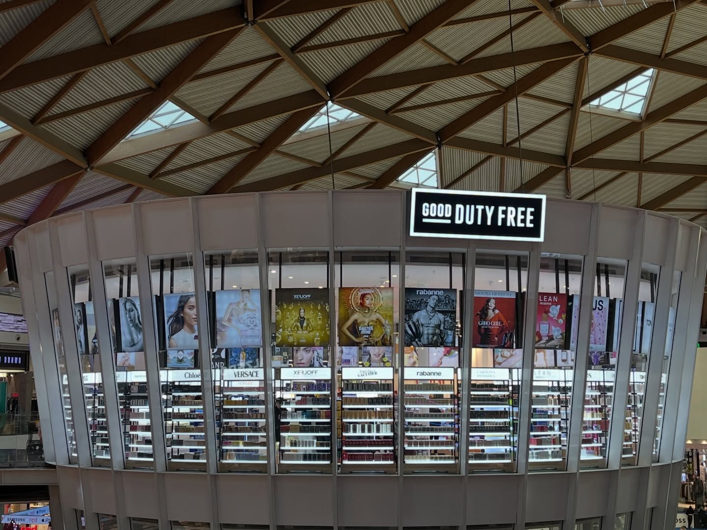 ✨ מחר זה קורה: פתיחת GOOD DUTY FREE באילת!✨

מחר (יום חמישי, 22.01.26 בשעה 12:00) אנחנו פותחים רשמית את סניף הדגל החדש של GOOD DUTY FREE 🛍 בקניון אייסמול! 🤩

ואתם מוזמנים להיות הראשונים ליהנות מחוויית דיוטי פרי 
בלי דרכון ובלי כרטיס עלייה למטוס 🛫

מה מחכה לכם באירוע הפתיחה? 
• חוויית קנייה יוקרתית בסגנון דיוטי פרי - כאן באילת
• בישום, קוסמטיקה וביוטי, אלכוהול פרימיום ומותגים בינלאומיים מובילים
• מחירים אטרקטיביים, וכמובן ללא מע״מ
• סניף ייחודי ויחיד מסוגו של GOOD PHARM, עם שירות מוקפד וחיוך גדול

בואו לפתוח איתנו את הסניף החדש, להצטייד בפינוקים לעצמכם ולמי שאתם אוהבים ולהרגיש את ה-GOOD כבר מהצעד הראשון בסניף 😍

תייגו את מי שחייב לבוא איתכם לחוויית דיוטי פרי בלי טיסה ✈️
מחכים לכם! 💙

#אייסמול #שופינג #דיוטיפרי